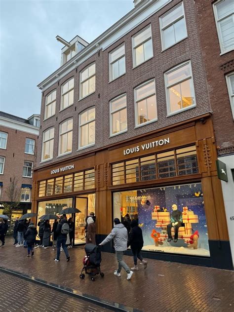 louis vuitton hooftstraat amsterdam.